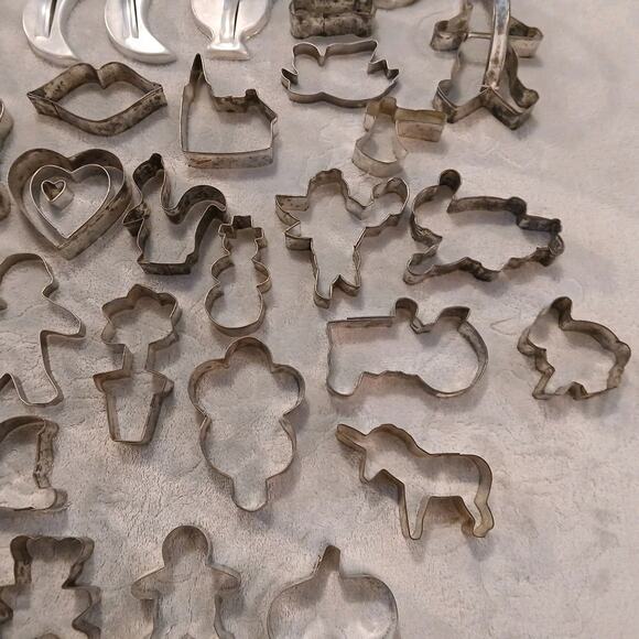 Lot of 45 Aluminum Metal Misc. Sizes & Shapes Cookie Cutters 7 with Handles - Picture 5 of 11